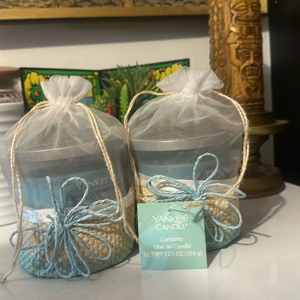 Yankee candle NWT gift set of 2 (12.5 oz candles) ocean breeze candle scent